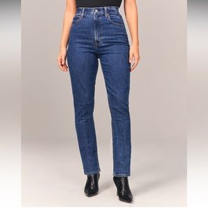Abercrombie & Fitch - The 90’s Slim Straight Ultra High Rise Curve Love Jeans